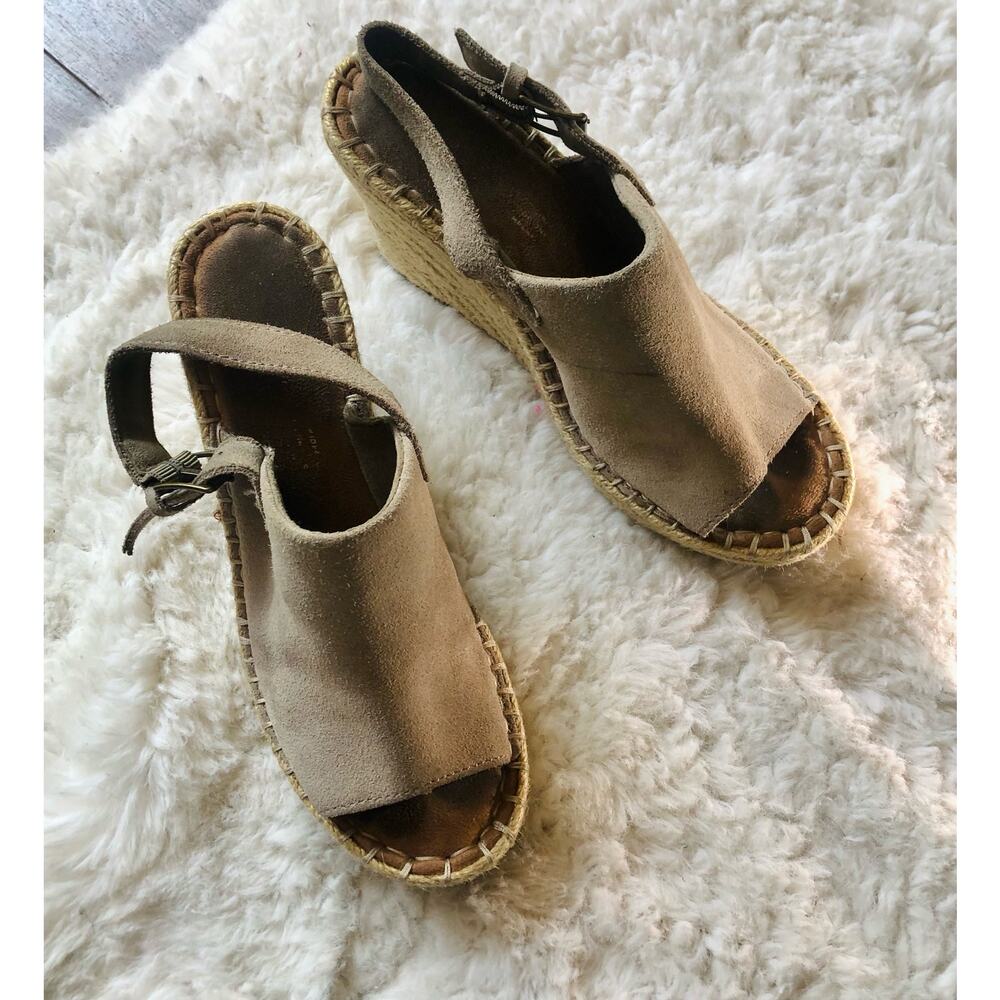 Toms Beige Wedge Sandals Shoes Size 7